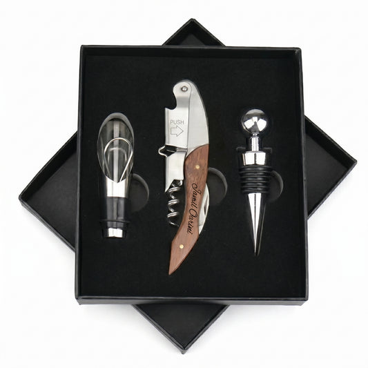 Personalisiertes Wein-Set– Weinöffner mit Holzgriff, Ausgießer & Flaschenverschluss