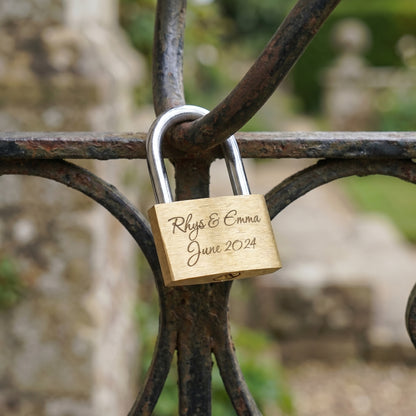 Kleines Vorhängeschloss mit individueller Gravur – personalisiert