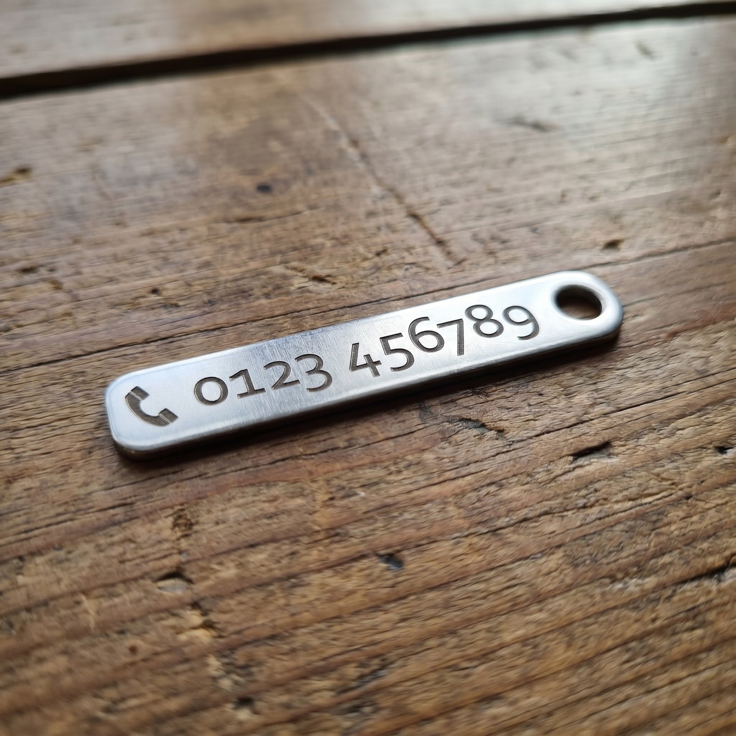 Schlüsselanhänger mit individueller Gravur - Telefonnummer